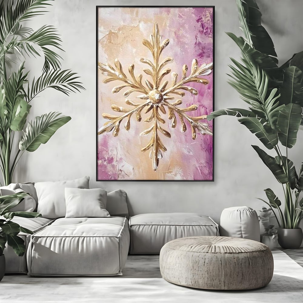 Tablou canvas cu tablou cu fulg de nea auriu in relief, in rama de aluminiu negru, pe perete intr-un living